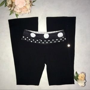 LULULEMON SIZE 4 REVERSIBLE FLARE PANT